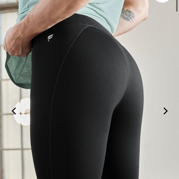 High Waisted Powerhold 7/8 Legging - Picture 2 of 4